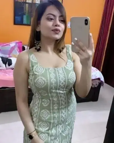 Call Girl in Halvad